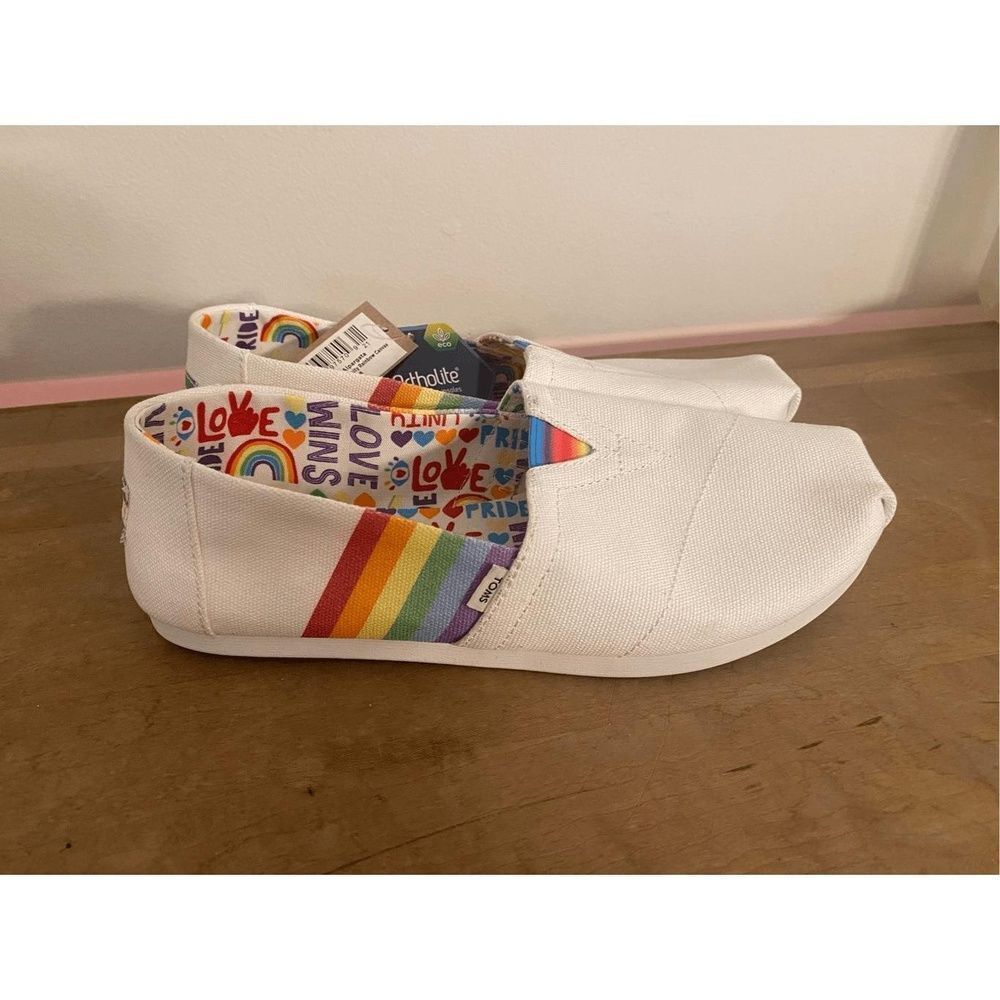 TOMS 7 NWT rainbow pride LGBTQ Alpargata Pride Slip-On White Rainbow shoes